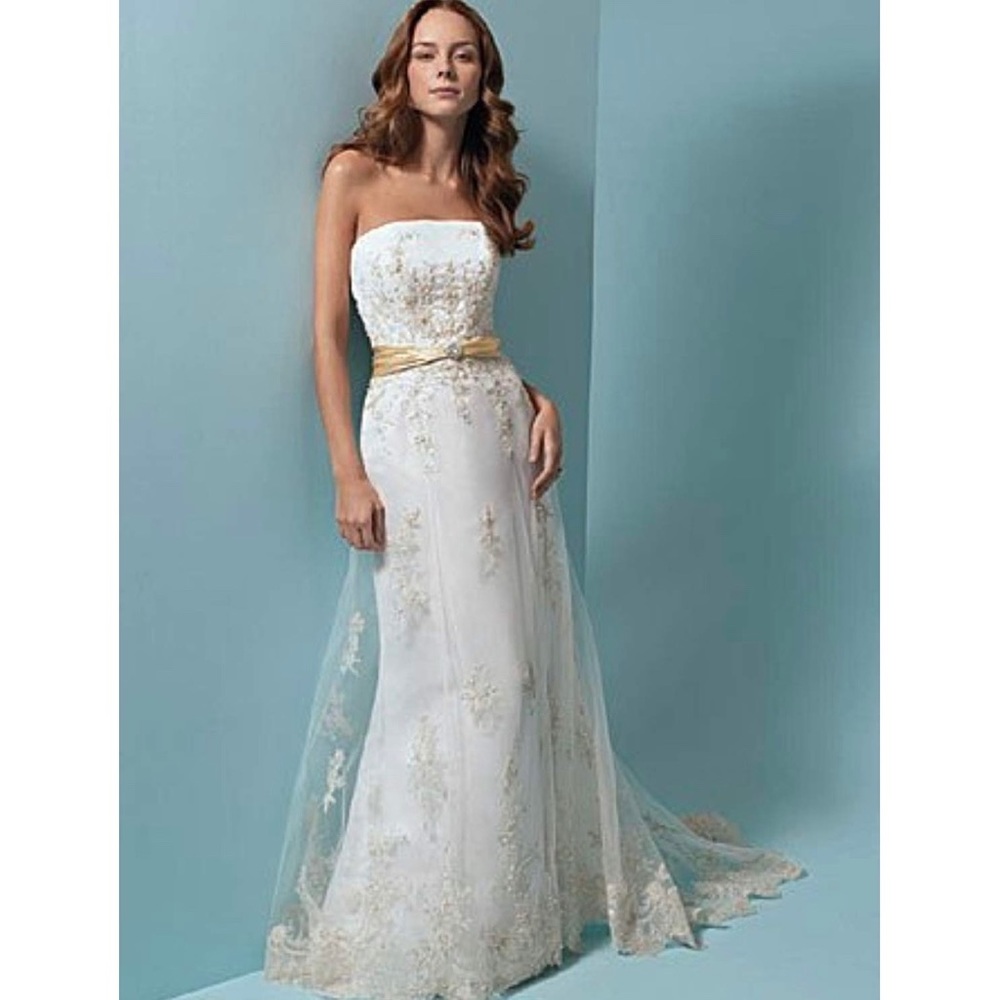NWT Stunning Alfred Angelo Wedding Gown!